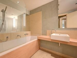 Pronájem bytu 2+kk, Praha - Karlín, Rohanské nábřeží, 77 m2