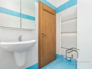 Pronájem bytu 2+kk, Praha - Hostivař, Fojtova, 50 m2