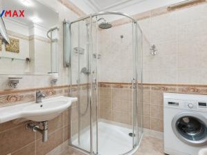 Prodej bytu 2+kk, Karlovy Vary, Sadová, 64 m2