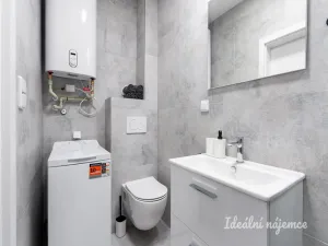 Pronájem bytu 1+kk, Praha - Kyje, Za černým mostem, 27 m2