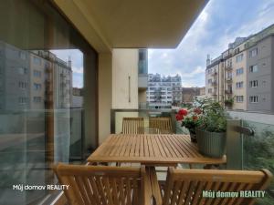 Pronájem bytu 2+kk, Praha - Holešovice, Komunardů, 60 m2