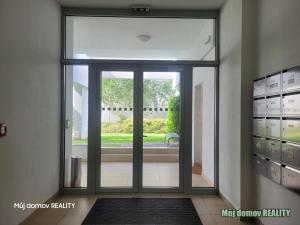 Pronájem bytu 2+kk, Praha - Holešovice, Komunardů, 60 m2