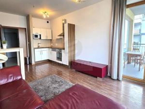 Pronájem bytu 2+kk, Praha - Hrdlořezy, Nad Smetankou, 65 m2