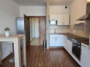 Pronájem bytu 2+kk, Praha - Hrdlořezy, Nad Smetankou, 65 m2