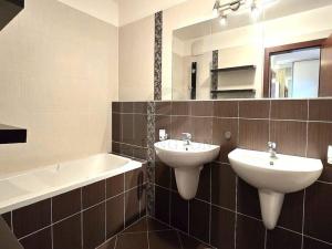Pronájem bytu 2+kk, Praha - Hrdlořezy, Nad Smetankou, 65 m2