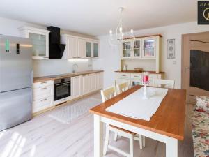 Prodej rodinného domu, Karlovy Vary, Sopečná, 350 m2