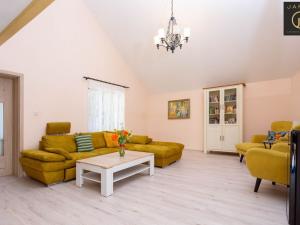 Prodej rodinného domu, Karlovy Vary, Sopečná, 350 m2