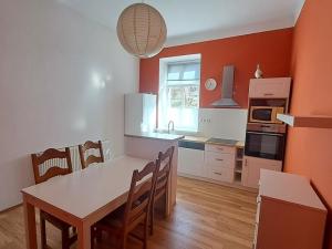 Prodej bytu 2+1, Karlovy Vary, Stará Kysibelská, 67 m2