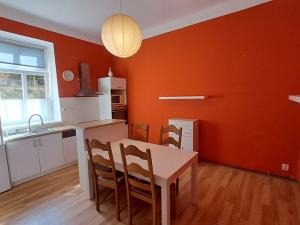 Prodej bytu 2+1, Karlovy Vary, Stará Kysibelská, 67 m2