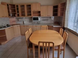 Prodej rodinného domu, Tuchlovice, Nádražní I, 180 m2