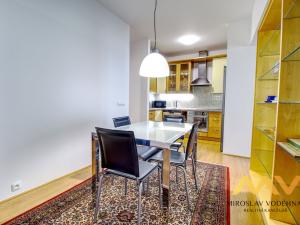 Pronájem bytu 2+kk, Hradec Králové, Malé náměstí, 98 m2