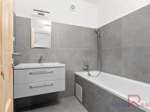 Pronájem bytu 3+kk, Ostrov, Klicperova, 61 m2