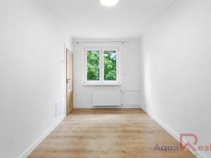 Pronájem bytu 3+kk, Ostrov, Klicperova, 61 m2
