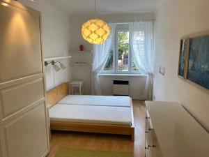 Pronájem bytu 2+kk, Praha - Strašnice, Černokostelecká, 52 m2