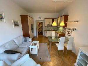 Pronájem bytu 2+kk, Praha - Strašnice, Černokostelecká, 52 m2