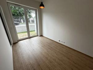 Pronájem bytu 1+kk, Praha - Hostavice, Českobrodská, 35 m2
