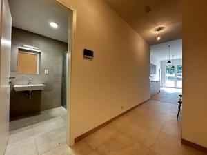 Pronájem bytu 1+kk, Praha - Hostavice, Českobrodská, 35 m2