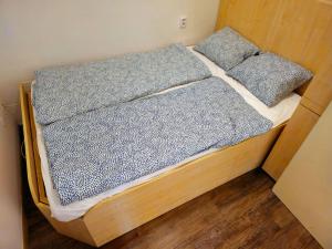 Prodej bytu 2+kk, Praha, Na hutích, 23 m2