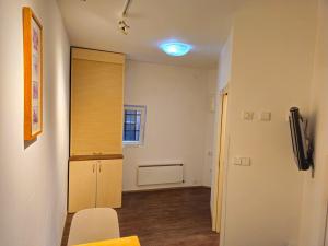 Prodej bytu 2+kk, Praha, Na hutích, 23 m2