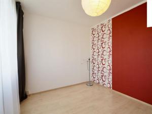 Pronájem bytu 3+kk, Praha - Prosek, Veltruská, 54 m2