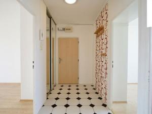 Pronájem bytu 3+kk, Praha - Prosek, Veltruská, 54 m2