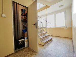 Pronájem bytu 3+kk, Praha - Prosek, Veltruská, 54 m2