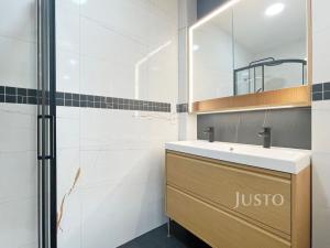 Pronájem bytu 2+1, Praha - Bubeneč, Sládkova, 68 m2
