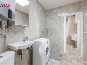 Prodej bytu 2+kk, Karlovy Vary - Bohatice, Jáchymovská, 48 m2