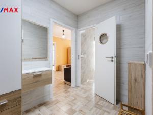 Prodej bytu 2+kk, Karlovy Vary - Bohatice, Jáchymovská, 48 m2