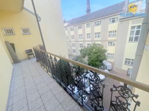 Pronájem bytu 2+1, Praha - Smíchov, Štefánikova, 50 m2