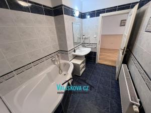 Pronájem bytu 3+kk, Kroměříž, Riegrovo náměstí, 80 m2