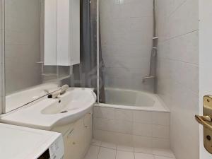 Prodej bytu 2+kk, Praha - Stodůlky, Volutová, 49 m2