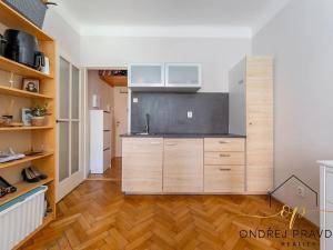 Prodej bytu 1+kk, Praha - Holešovice, Strojnická, 23 m2