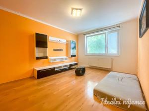 Pronájem bytu 2+1, Milovice - Boží Dar, Krátká, 47 m2