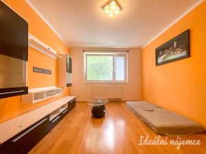 Pronájem bytu 2+1, Milovice - Boží Dar, Krátká, 47 m2