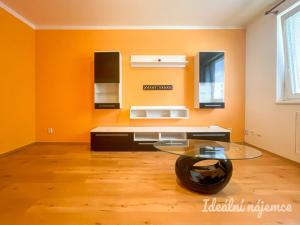 Pronájem bytu 2+1, Milovice - Boží Dar, Krátká, 47 m2