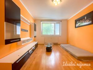 Pronájem bytu 2+1, Milovice - Boží Dar, Krátká, 47 m2