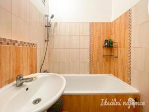 Pronájem bytu 2+1, Milovice - Boží Dar, Krátká, 47 m2