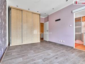Prodej bytu 4+1, Karlovy Vary - Drahovice, Zbrojnická, 75 m2