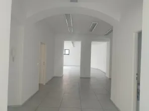 Pronájem obchodního prostoru, Pardubice, 17. listopadu, 133 m2
