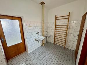 Prodej výrobních prostor, Strážov, 228 m2