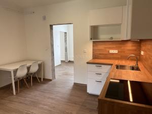 Pronájem rodinného domu, Kamenné Žehrovice, Karlovarská třída, 55 m2