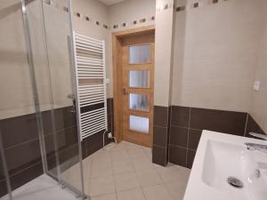 Prodej bytu 3+kk, Karlovy Vary, U Trati, 76 m2