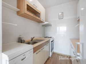 Pronájem bytu 2+kk, Praha - Modřany, Daškova, 42 m2