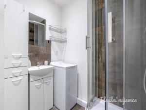 Pronájem bytu 2+kk, Praha - Modřany, Daškova, 42 m2