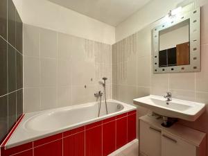 Pronájem bytu 2+kk, Liberec, Americká, 56 m2