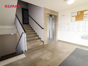 Pronájem bytu 1+kk, Praha - Letňany, Štanderova, 35 m2