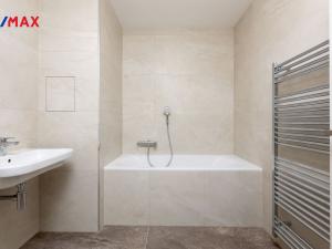Prodej bytu 3+kk, Karlovy Vary, Šumavská, 76 m2