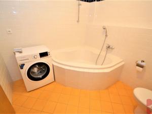 Pronájem bytu 2+kk, Praha - Libeň, Českomoravská, 59 m2