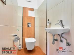 Prodej bytu 4+1, Karlovy Vary - Drahovice, Zbrojnická, 140 m2